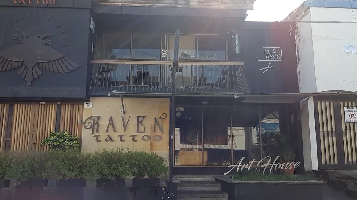Raven Tattoo Shop — foto