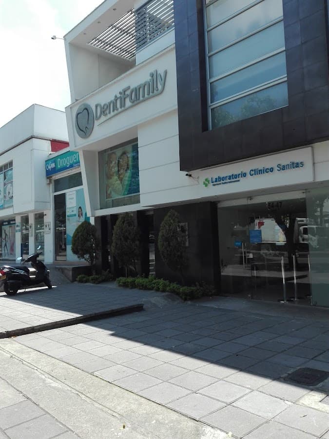 Dentifamily / Ortodoncistas Bucaramanga/ odontologos / diseños de sonrisa