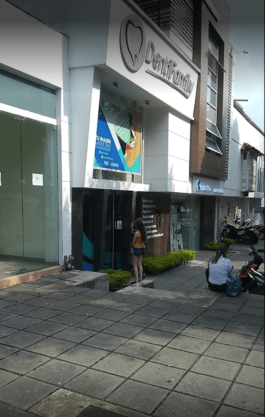 Dentifamily / Ortodoncistas Bucaramanga/ odontologos / diseños de sonrisa — foto