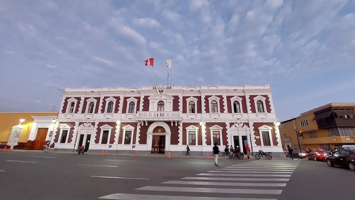 El Cardenal Café