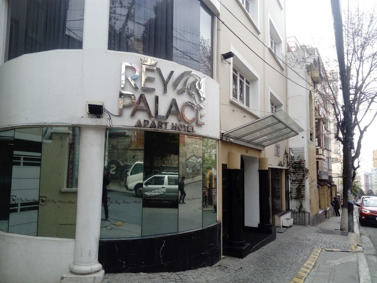 El Rey Palace