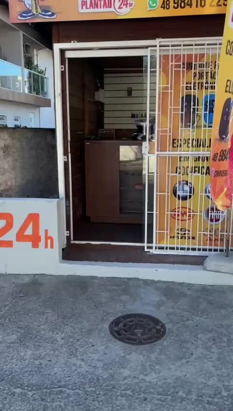 Chaveiro Diniz ingleses 24hrs — foto