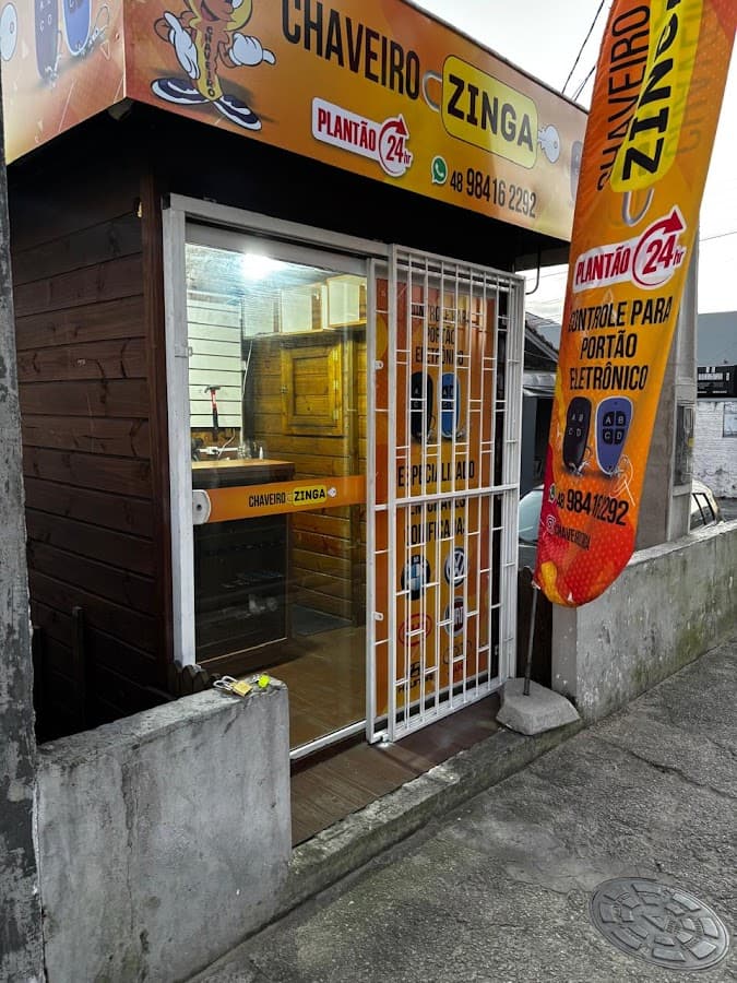 Chaveiro Diniz ingleses 24hrs — foto
