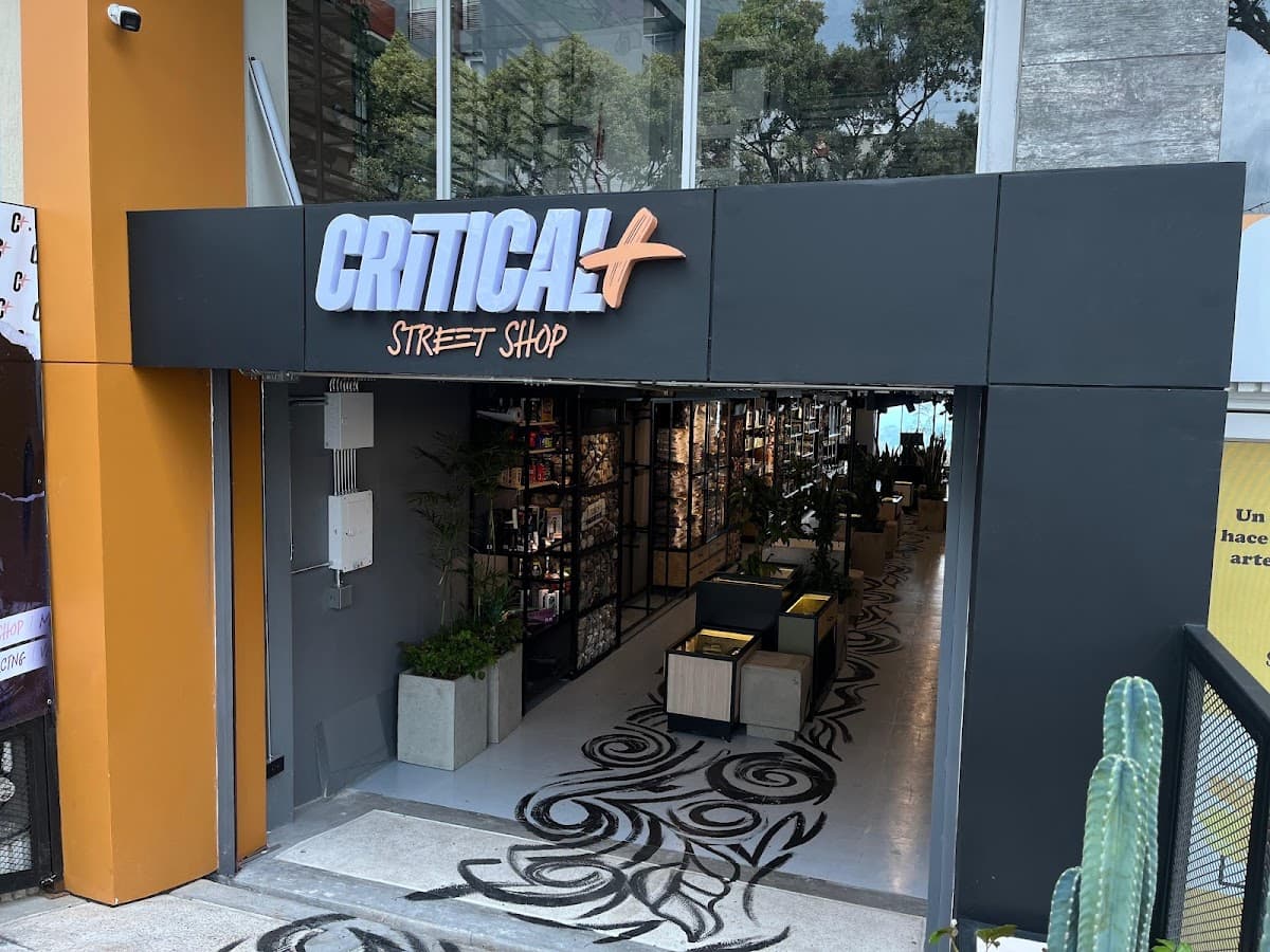 Critical + Street Shop — foto