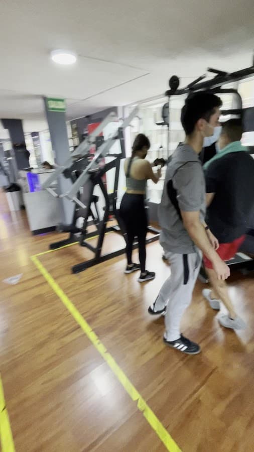 FIT 2 LIVE GYM CENTER — foto