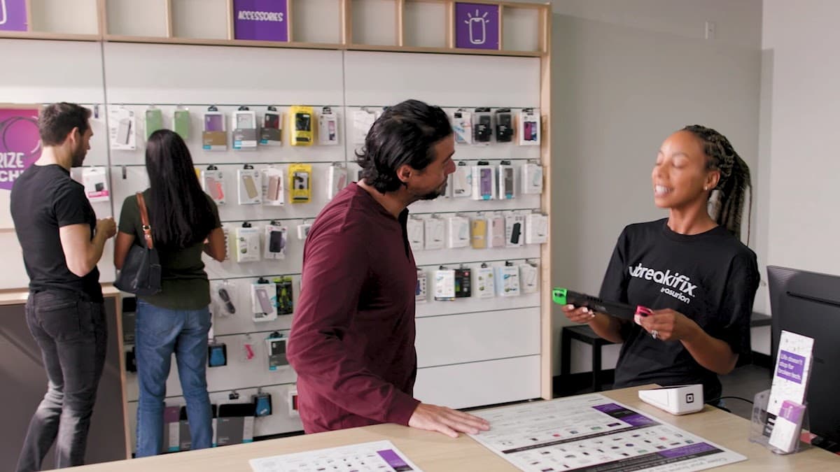 uBreakiFix - Phone and Computer Repair — foto