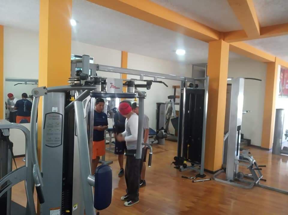 GIMNASIO NO LIMITS VILLARROEL — foto