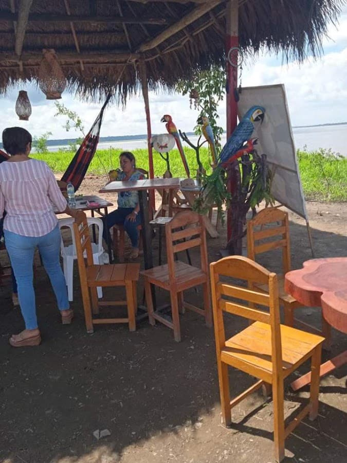 Restaurante mirador turístico encuentro amazonas — foto