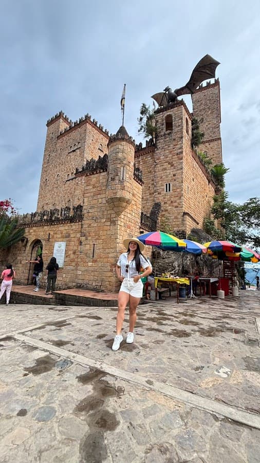 VIAJES Y DESTINOS — foto