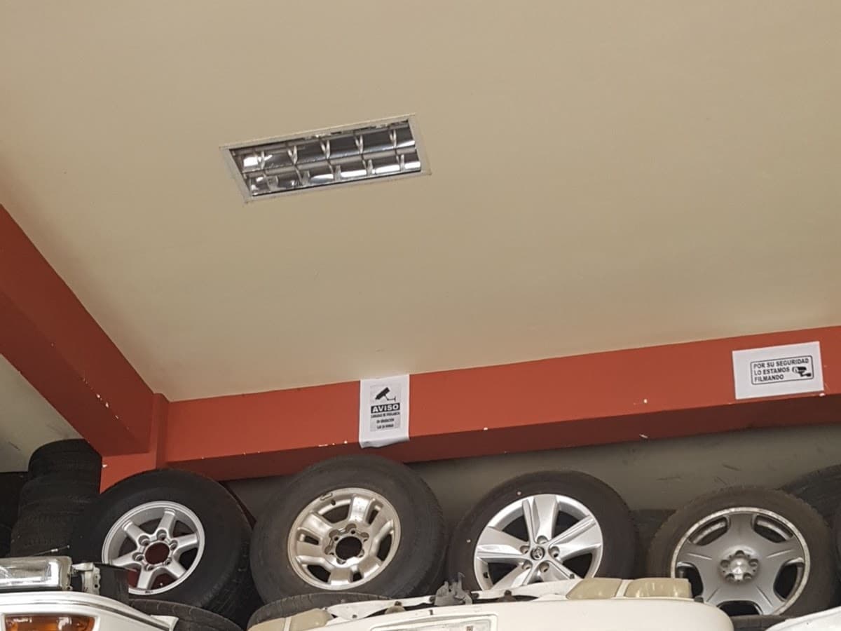 IMPORTADORA "LYA AUTOPARTS" — foto