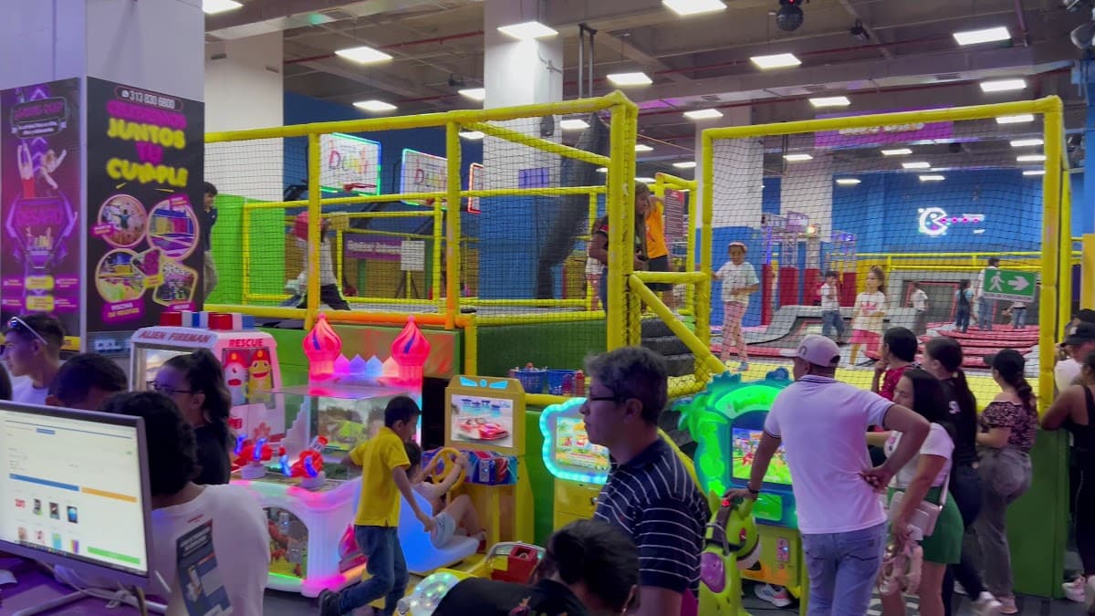 DUNI PLAYGROUND PARQUE CARACOLI — foto