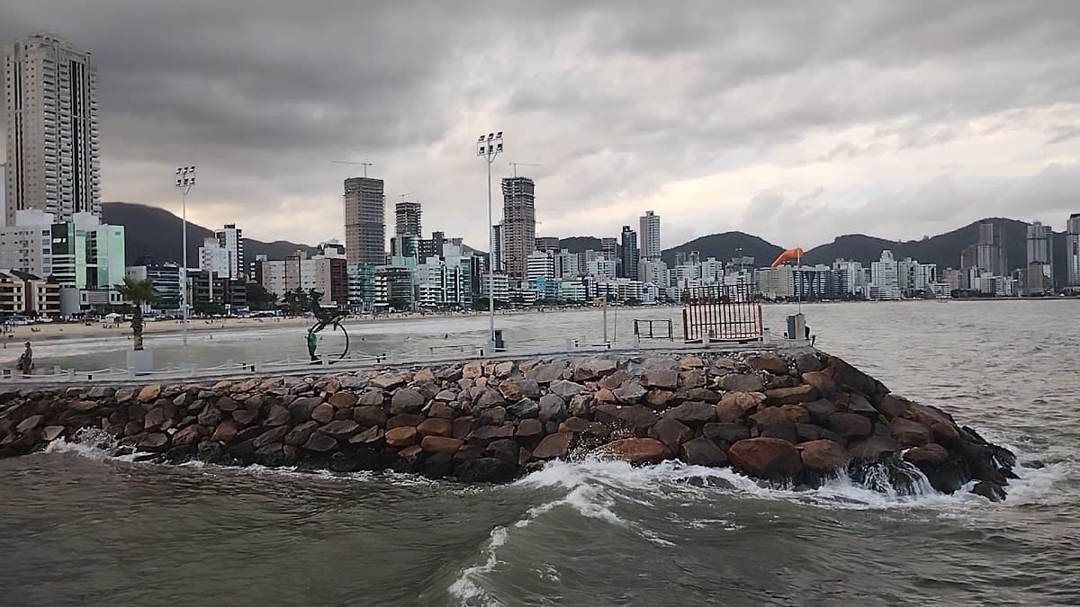 Molhe de Itapema Rio das Oliveiras — foto