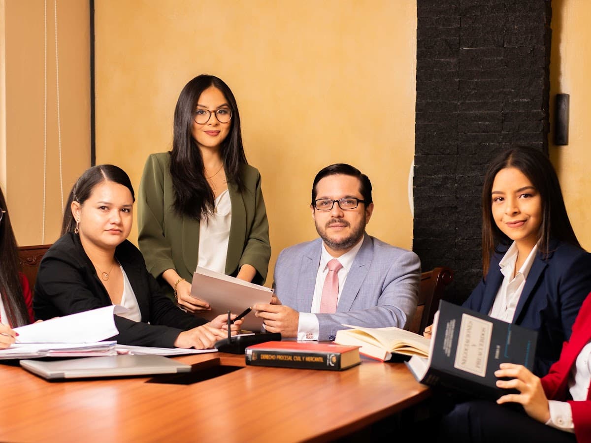 Estudio Jurídico Abogado Frank Tapia — foto
