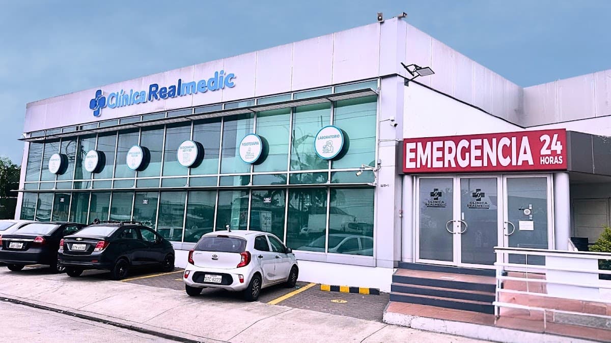 CLÍNICA ESPECIALIZADA REALMEDIC.