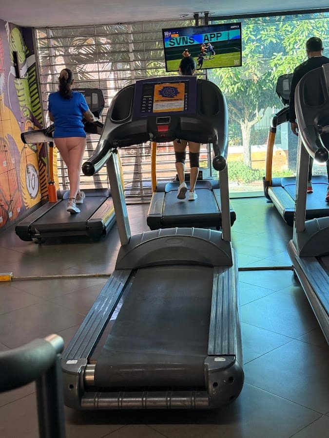 GYM GOLDEN (Centro de Acondicionamiento Físico) — foto
