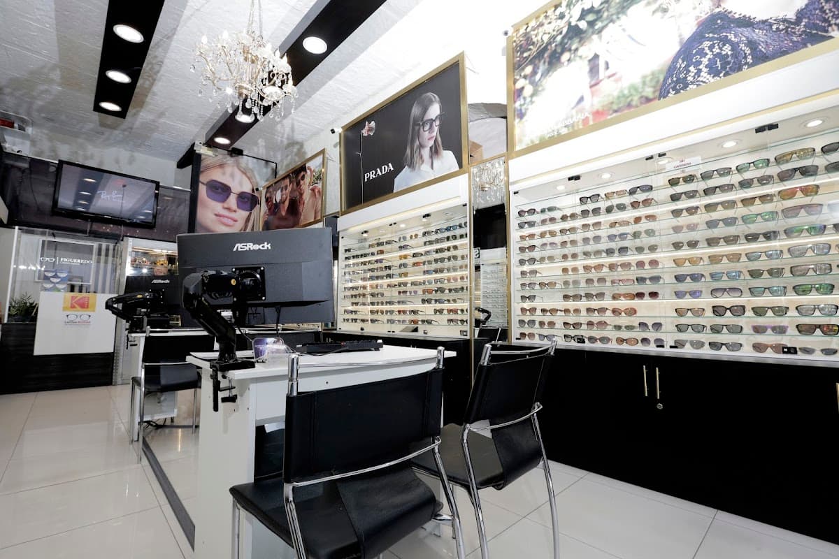Centro Óptico Figueredo- Lentes de sol y de medida, lentes de contacto y medición de vista — foto