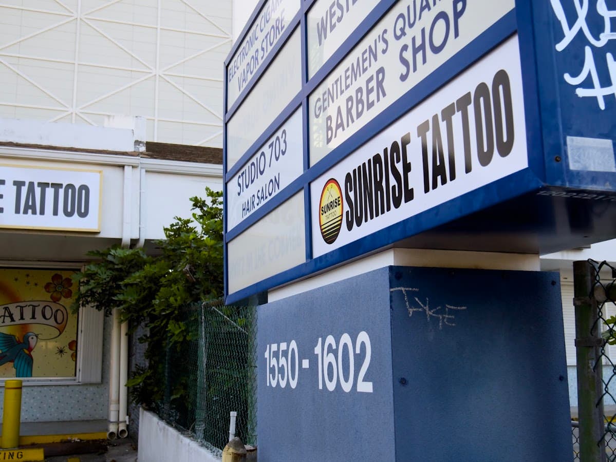 Sunrise Tattoo Studio — foto