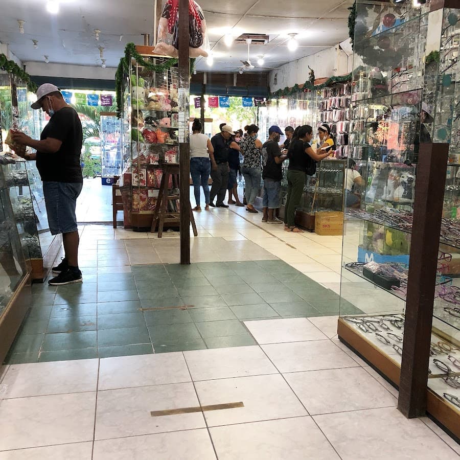 Tienda lentes regalos y celulares Óptica/ PANORAMA — foto