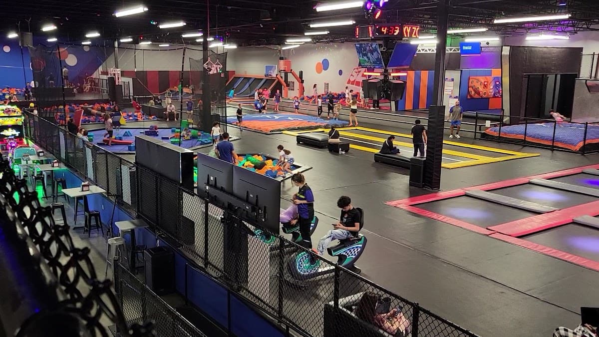Sky Zone Trampoline Park — foto