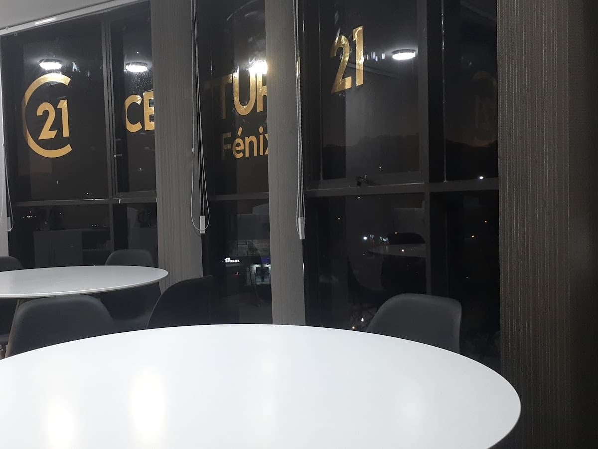 Century 21 Golden — foto