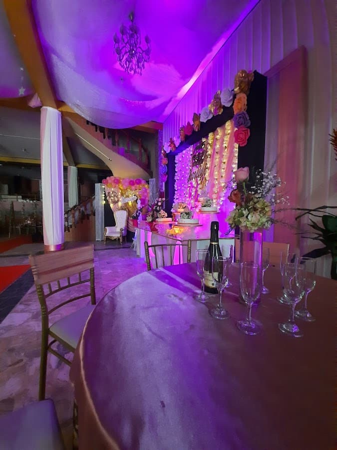 Orquídea Dorada, el palacio de las 15añeras — foto