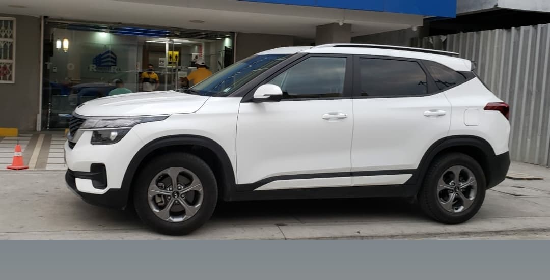 Guayarent. Alquiler de Autos Guayaquil Rent a car. Van Service