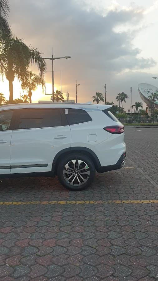 Guayarent. Alquiler de Autos Guayaquil Rent a car. Van Service — foto