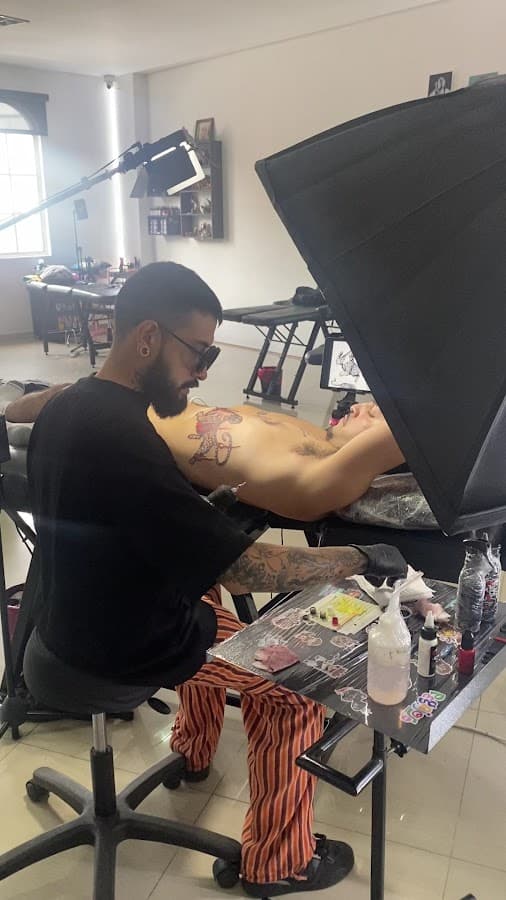 Más•Melo tattoo and piercing — foto