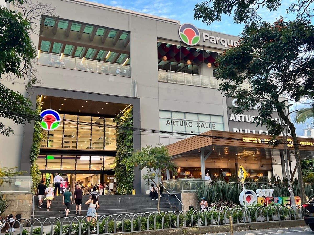 Parque Arboleda Centro Comercial