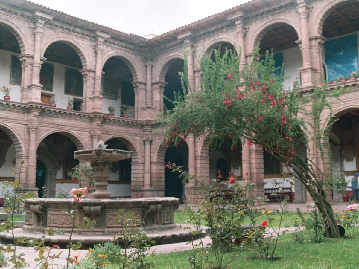 Colegio Landázuri Cusco — foto