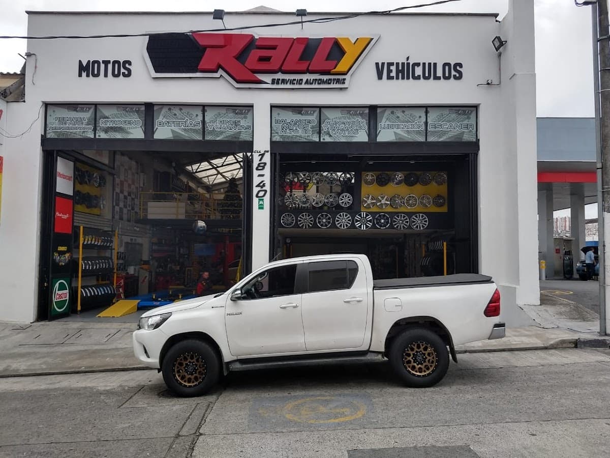 Rally Servicio Automotriz / Llantas, rines, cambio de aceite, lubricación, alineación, balanceo — foto