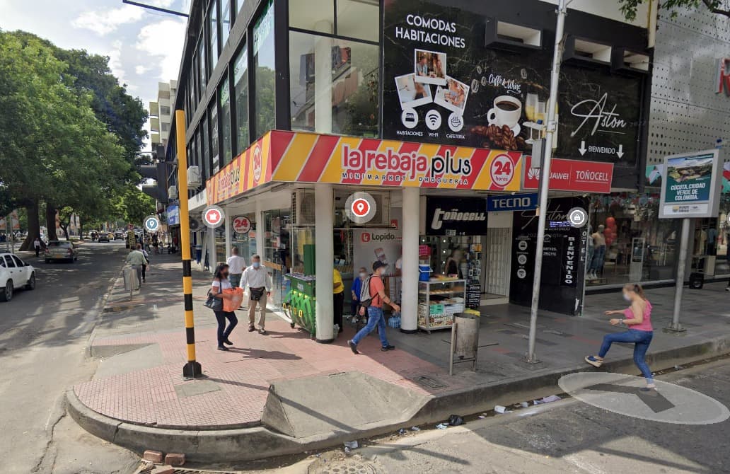 la rebaja Plus No. 2 DROGUERIA Y MINIMARKET Avenida Cero Cucuta — foto