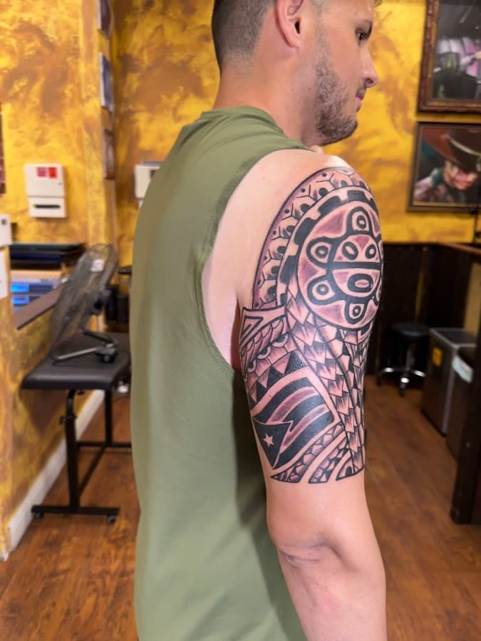 Good Vibrations Ink Tattoo and Body Piercing — foto