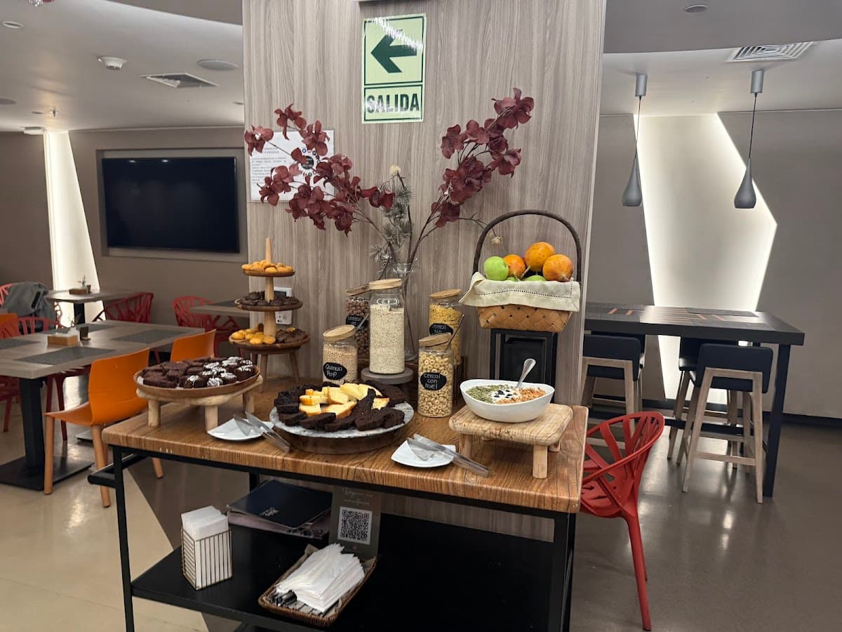 Ibis Styles Lima Benavides Miraflores. — foto