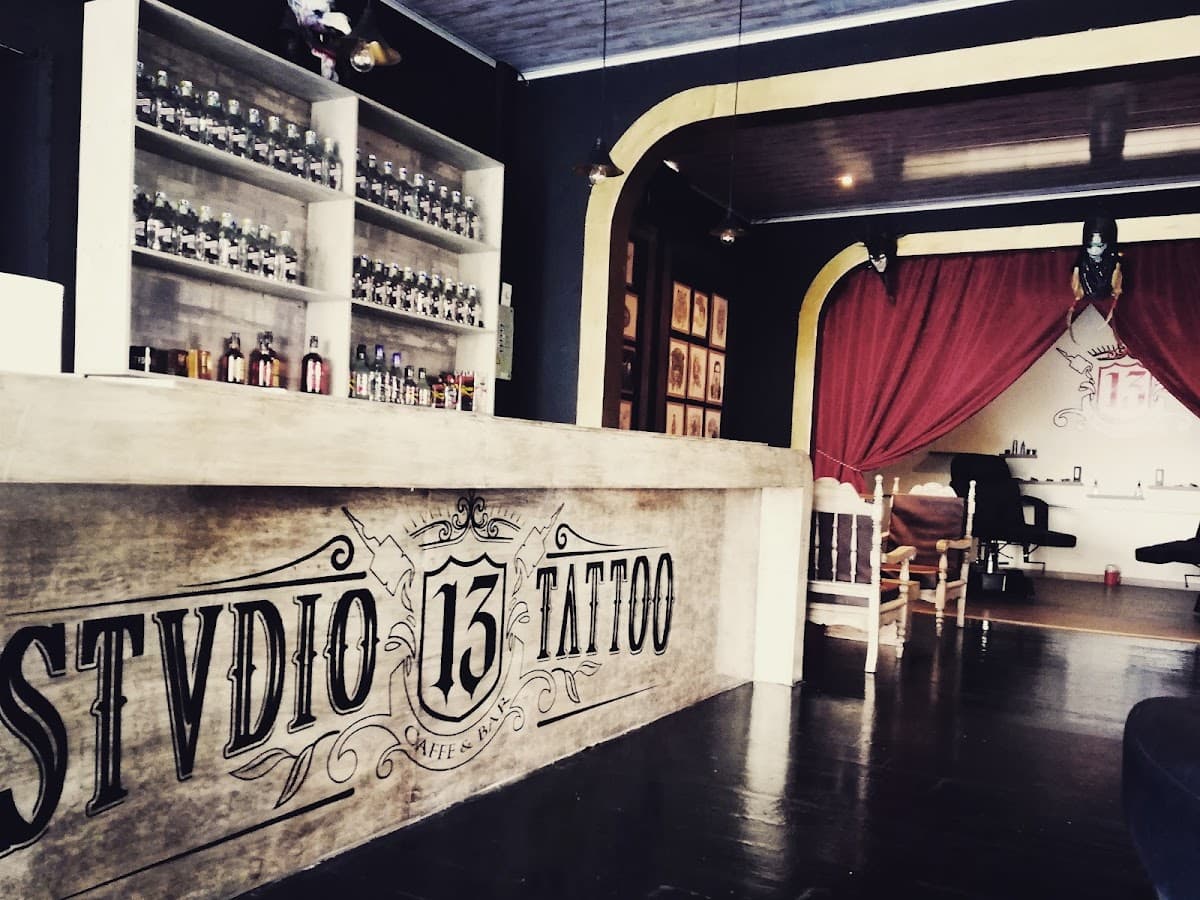 Secret Door Tattoo Club — foto