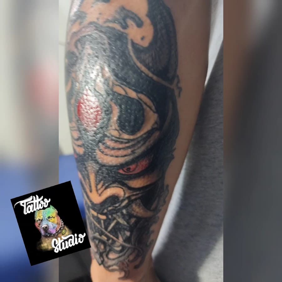 Ronnie tattoo studio — foto