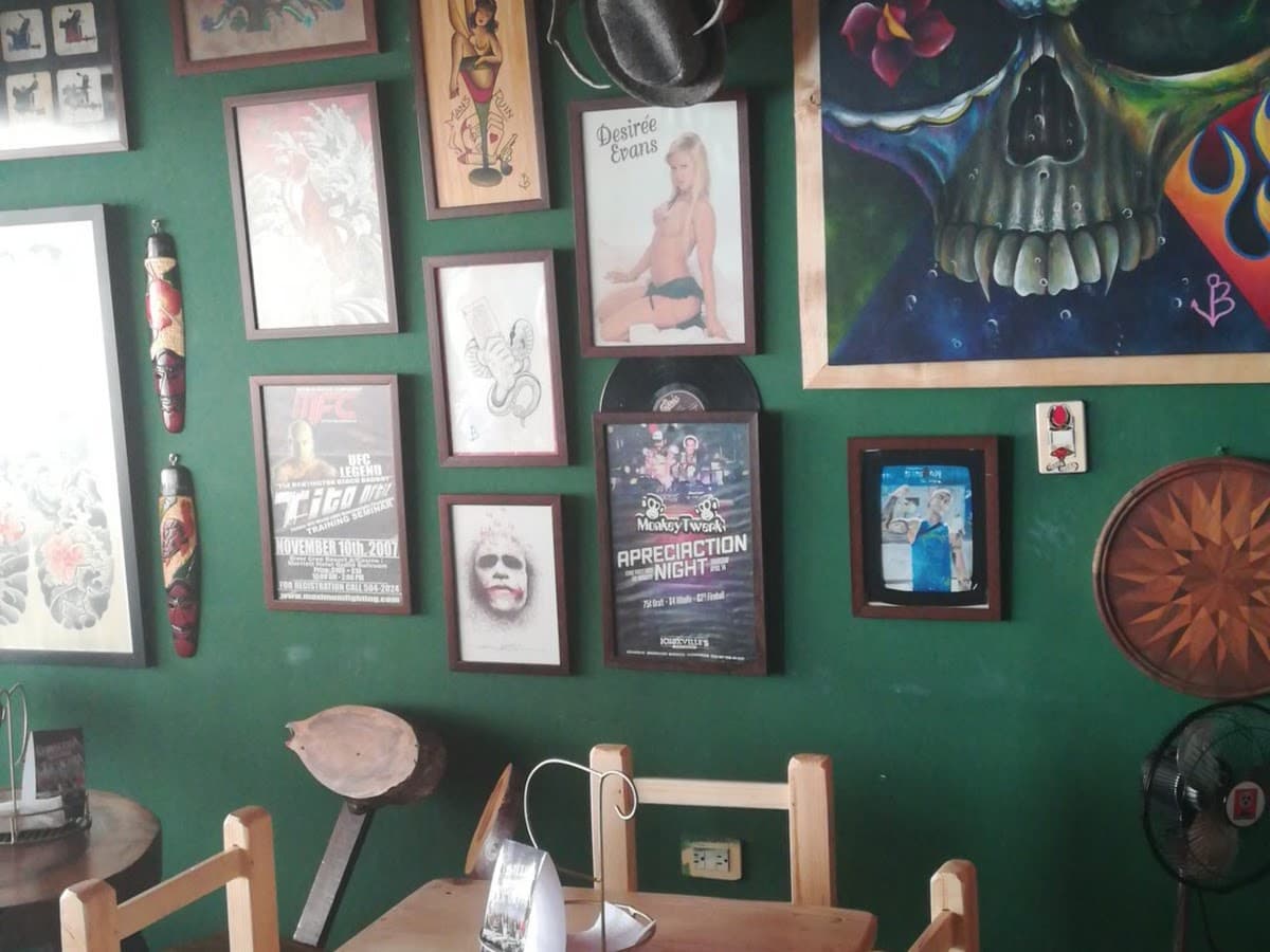 Incognito Studio & Smoke Shop — foto