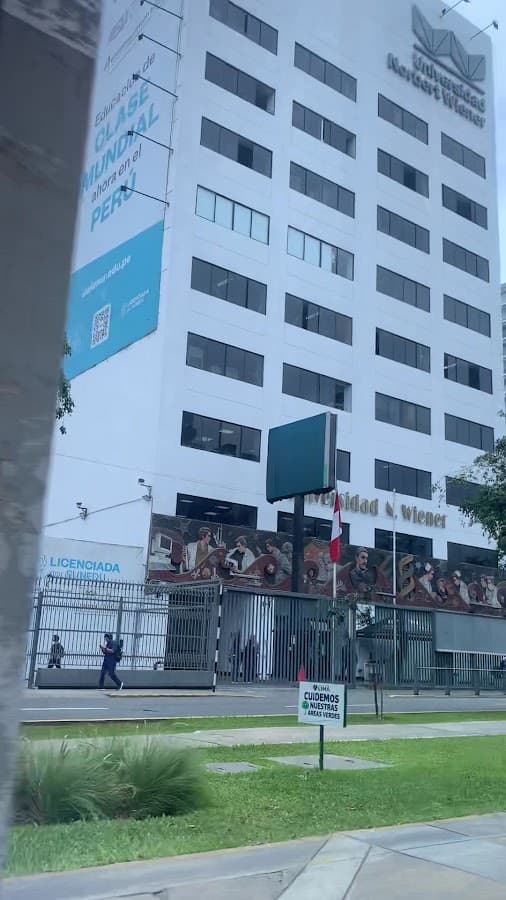 Universidad Norbert Wiener — foto