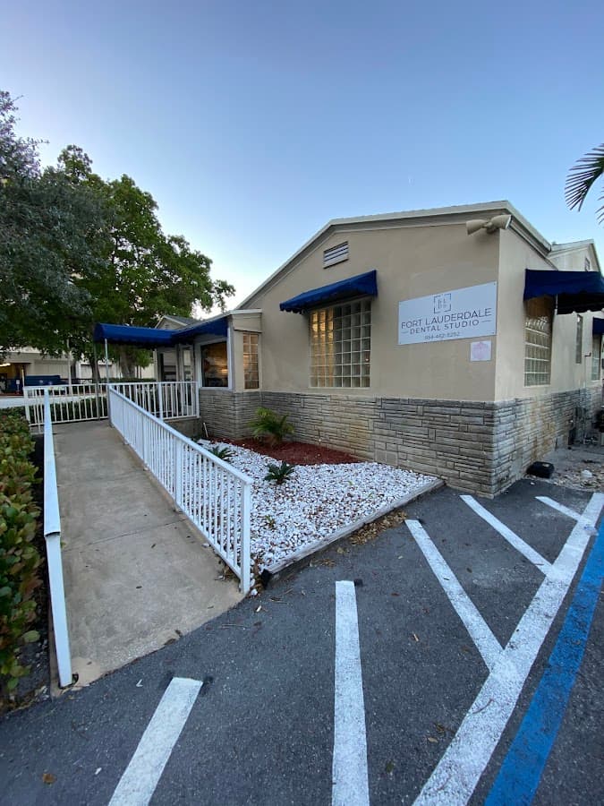 Fort Lauderdale Dental Studio: cosmetic and implant dentistry