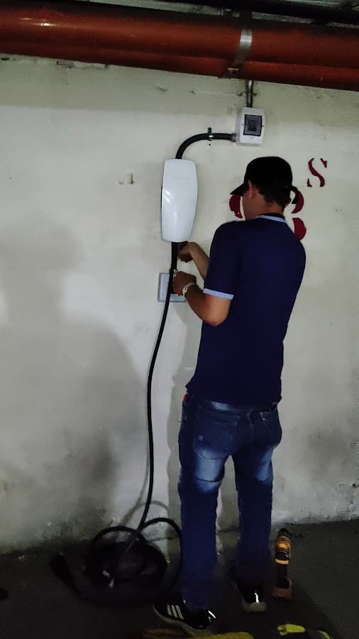 Soluciones Eléctricas y Mecatrónicas Medellín - Energía Solar e Instalación de Cargadores Eléctricos — foto