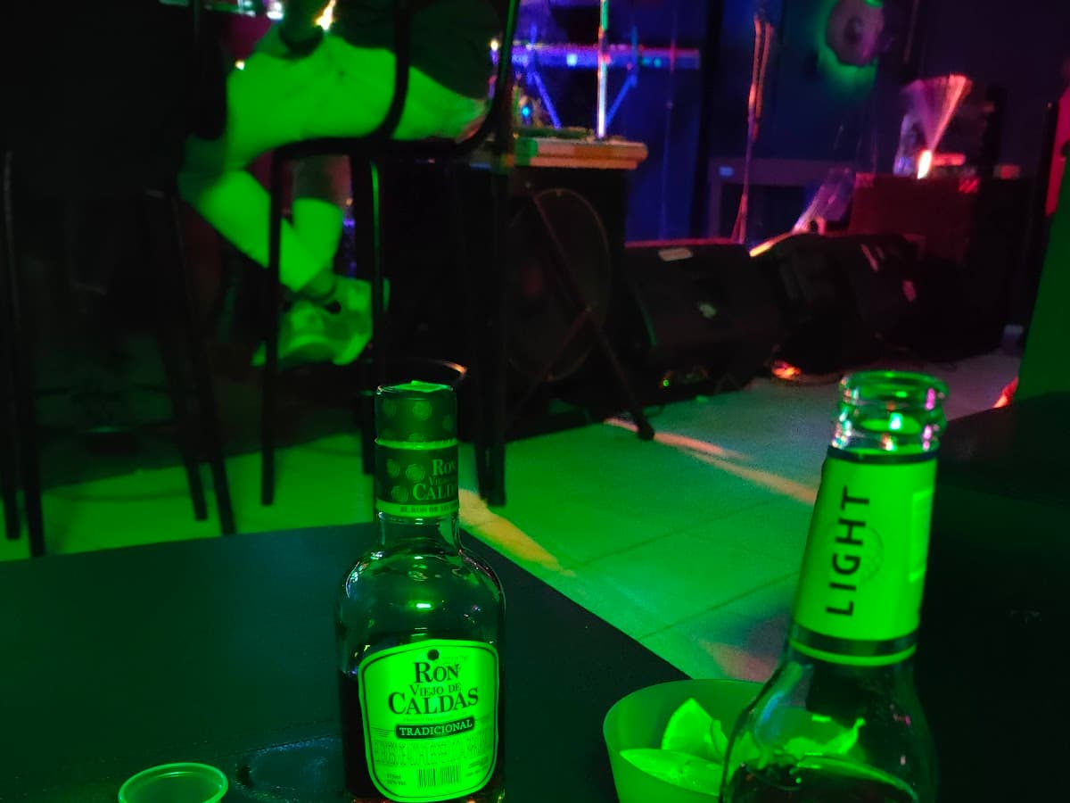 Shuffle Live Music — foto