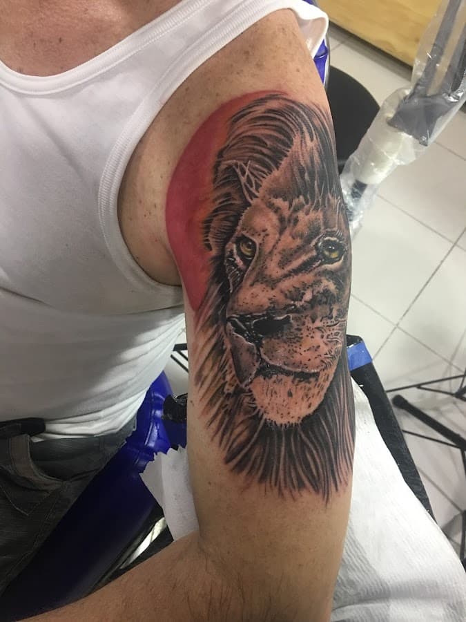 SANDMAN TATTOO — foto