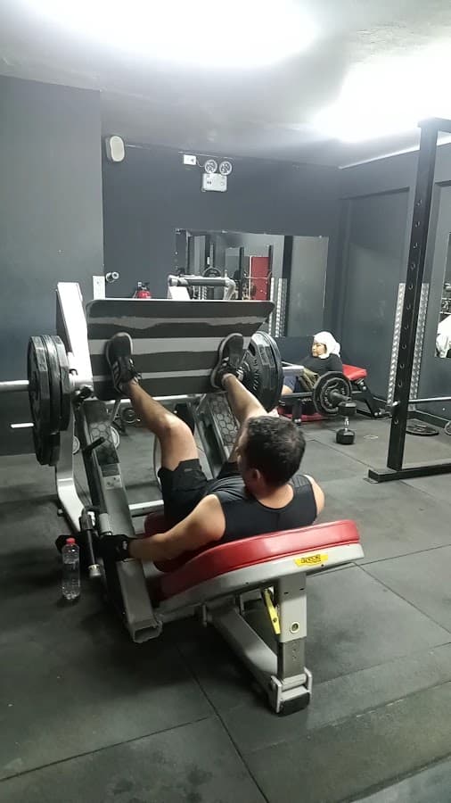 Iron House Gym - San Gabriel — foto