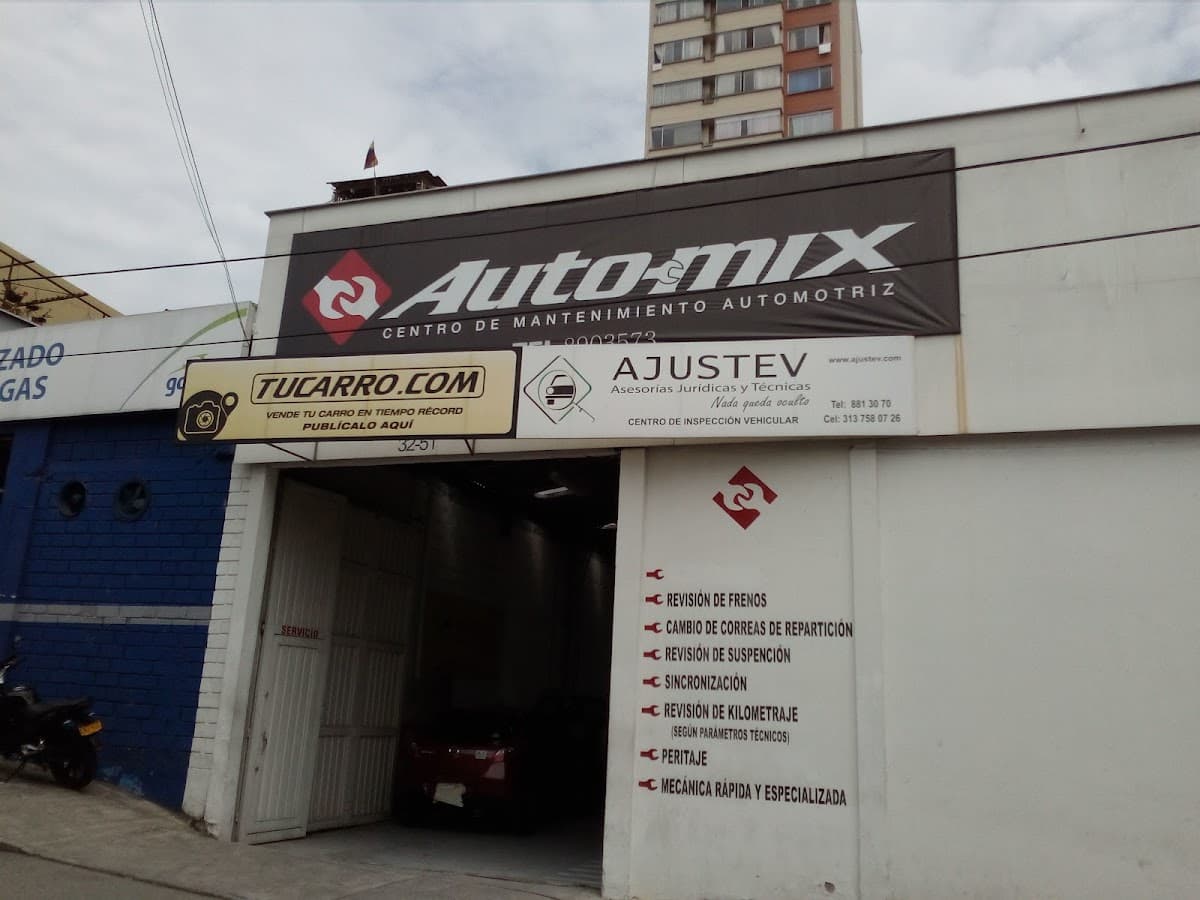 Taller de mecánica automotriz — foto