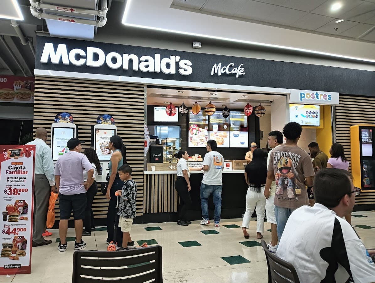 Centro Comercial Unico Outlet 2 — foto