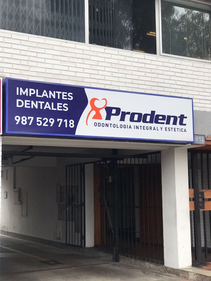 Clínica Dental Prodent Perú l Implantes l Diseño de sonrisa l Alineadores — foto