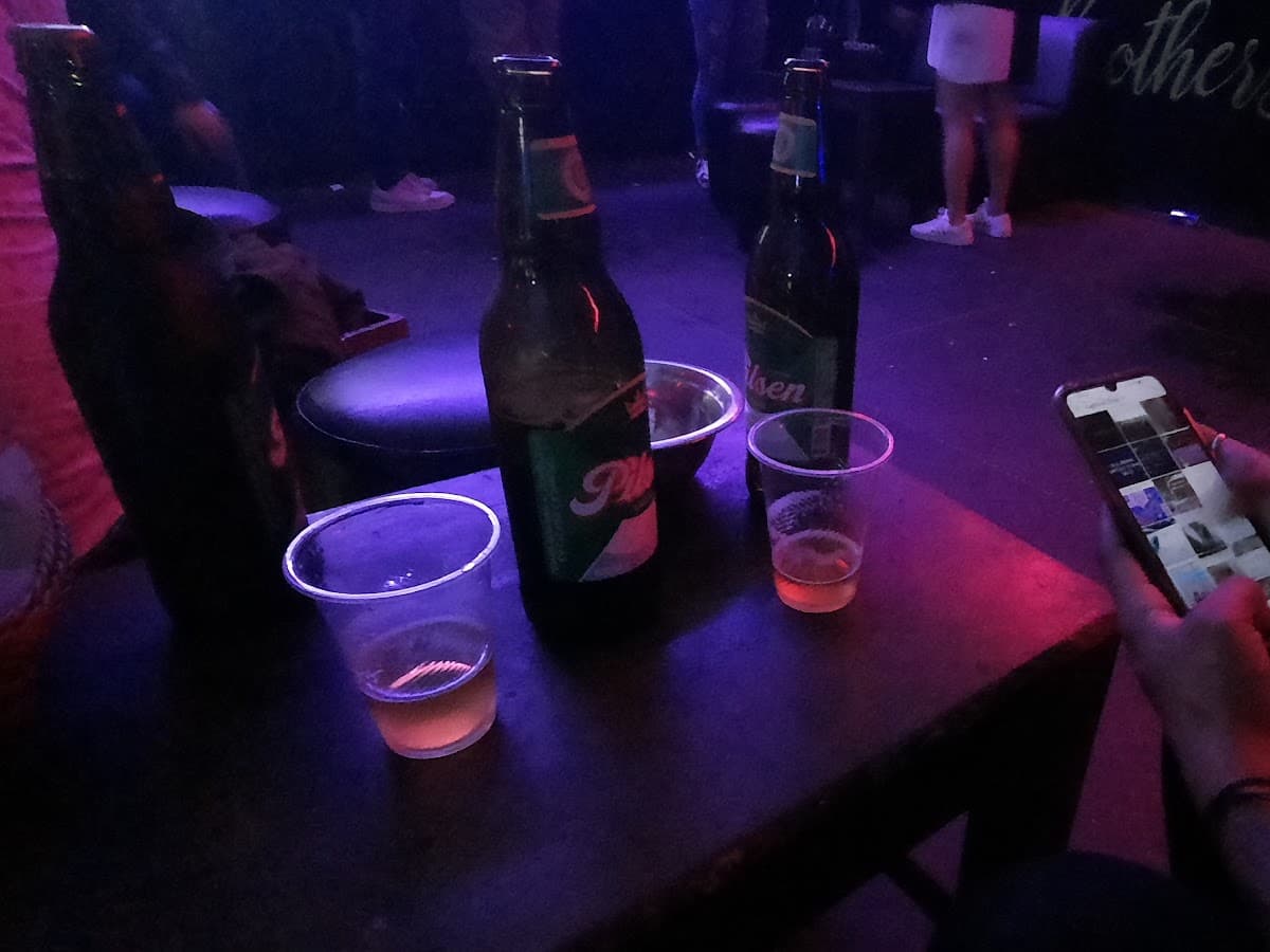 BROTHERS BAR — foto