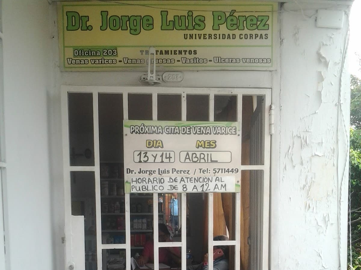 Dr. Angel Salas — foto