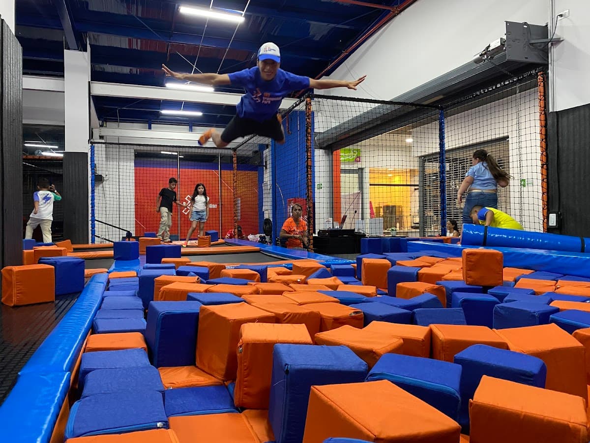 Sky Trampoline Park — foto