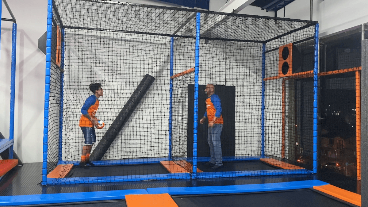 Sky Trampoline Park — foto